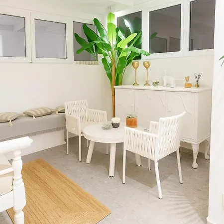 Double M Adults Only 公寓式酒店 *